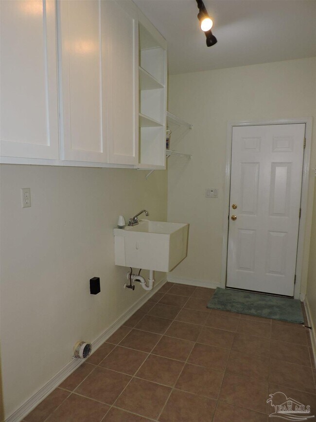 Building Photo - 4986 Vizcaya Dr