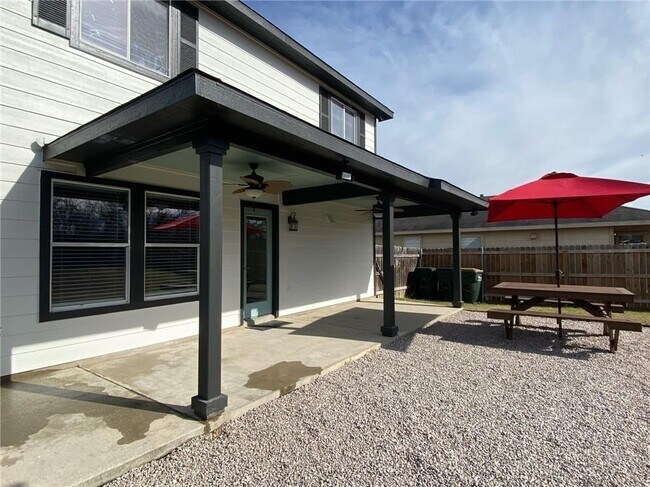 Building Photo - 141 Ruby Lake Dr