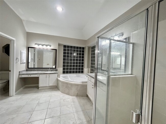 Building Photo - 16807 Laguna Springs Dr