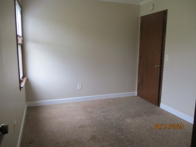Building Photo - 1027 Rembrandt Dr SW