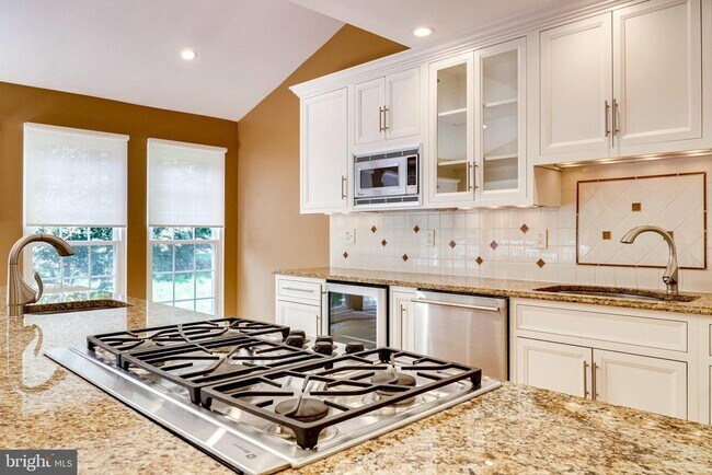 Building Photo - 6122 Bayliss Pl