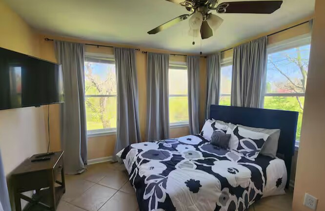 Building Photo - 1725 Hudson Rd