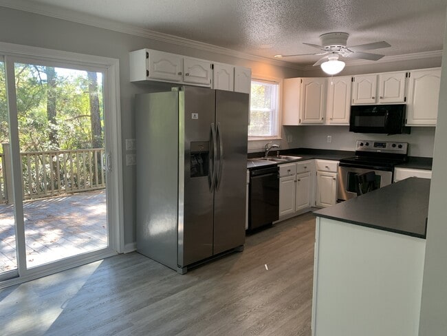 Building Photo - 921 Hurricane Ct