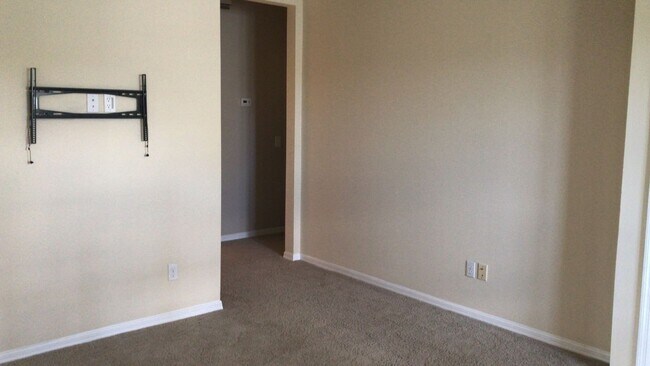 Building Photo - 607 Wisteria Ct