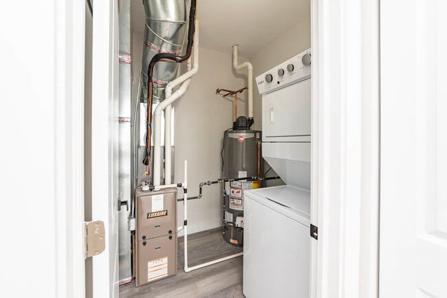 Building Photo - 2000 W 22nd Pl