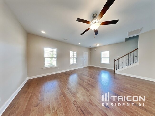 Building Photo - 271 Cloverbrook Way