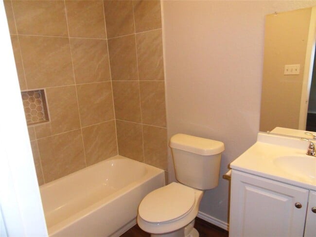 Building Photo - 811 Sirocco Dr