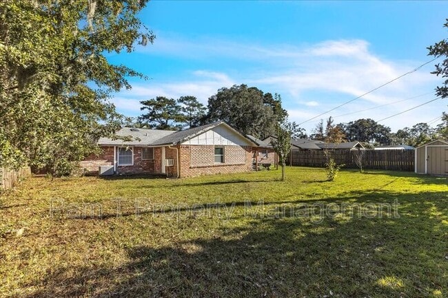 Building Photo - 11403 Largo Dr