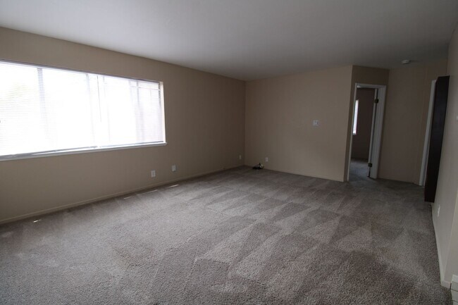 Building Photo - $3095 - Cozy 2/1 in the heart of Downtown San Jose