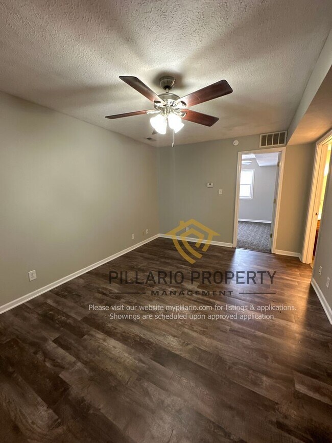 Building Photo - Updated 1 Bedroom, 1 Full Bath Unit in Mul...