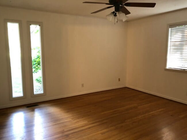 Building Photo - 206 Oleander Rd