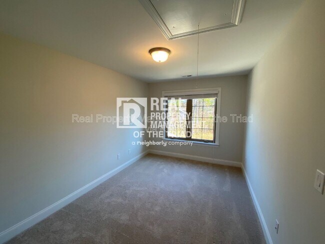 Building Photo - 4332 Holstein Dr