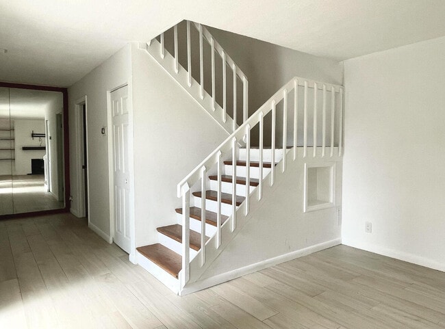 Building Photo - 65 Lake Arbor Dr