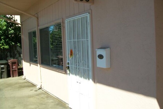 Building Photo - Torrano/DUPLEX