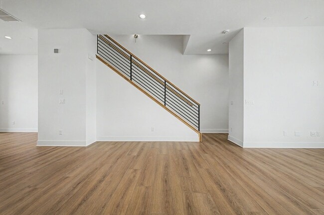 Building Photo - 689 Saddle Dr