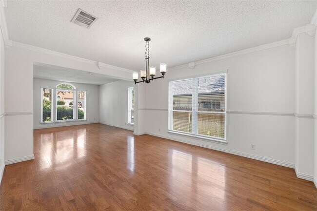 Building Photo - 3635 Flora Vista Loop