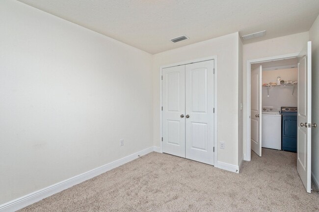 Building Photo - 175 Iron Horse Dr E