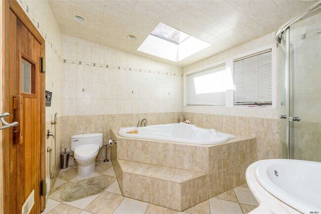 Building Photo - 197 Granada St