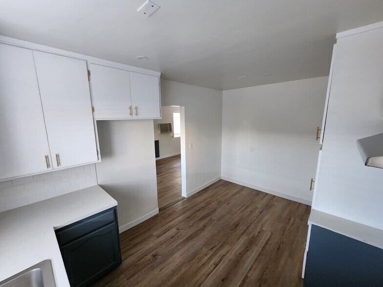 Building Photo - 1414 S Orange Grove Ave