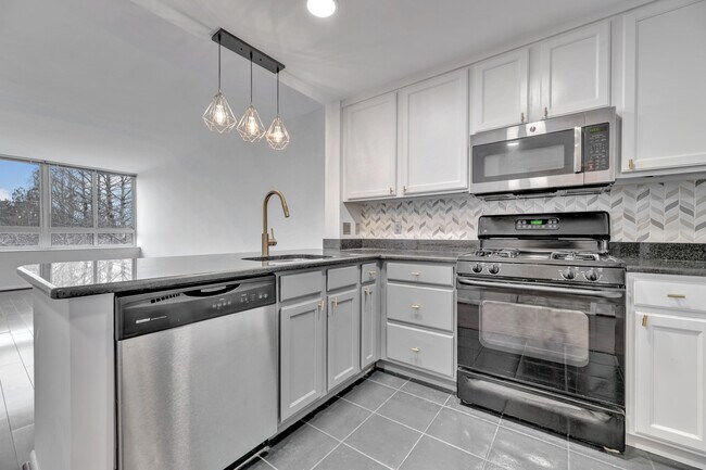 Primary Photo - Modern 1-Bed Condo in Prime SW DC