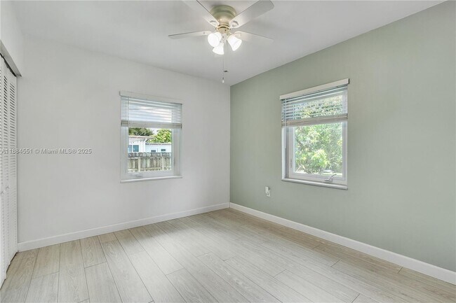 Building Photo - 5900 SW 44th Terrace