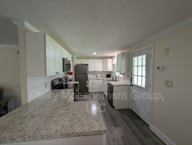 Building Photo - 3276 Hargrove St