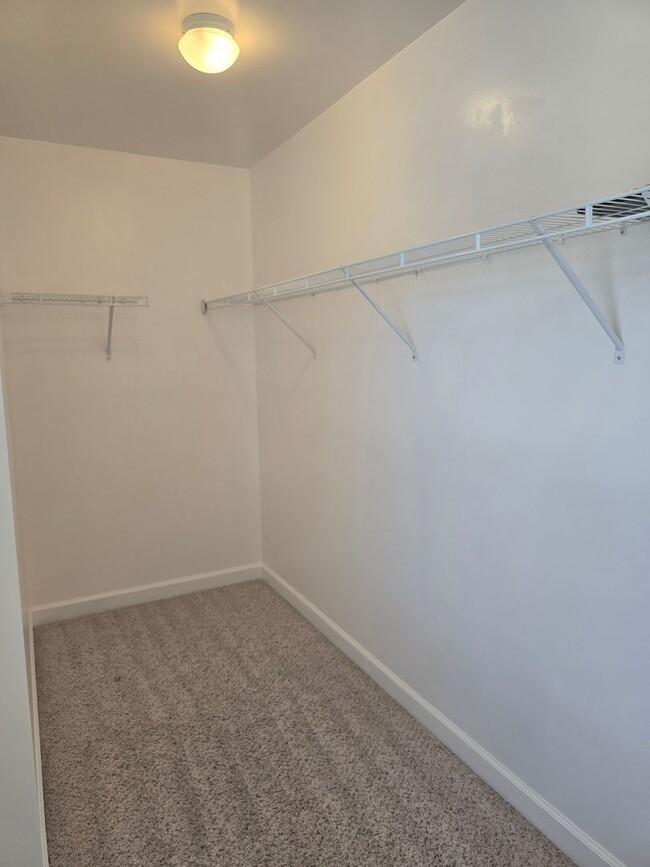 Building Photo - New Listing!!