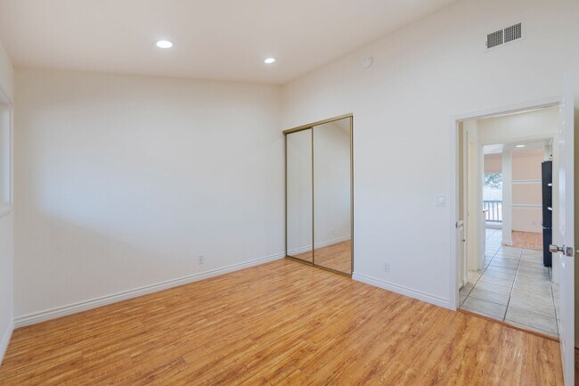 Building Photo - 37 Cottonwood Cir