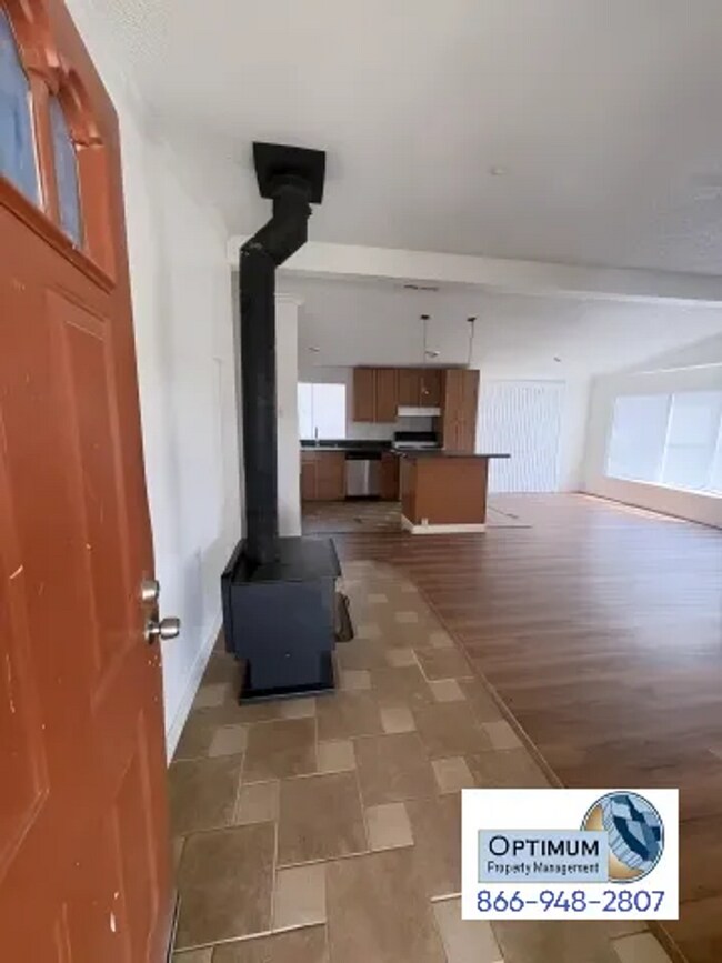 Building Photo - Fully Remodeled 3BD/2BA Home on Spacious Lot