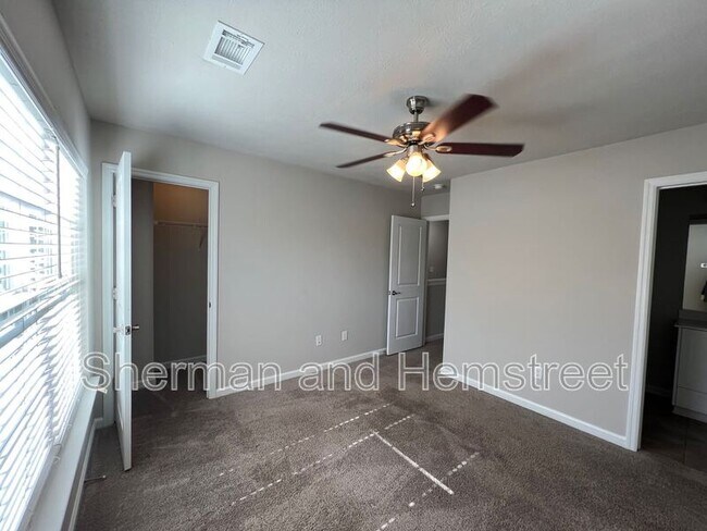 Building Photo - 616 Dobhill Ln