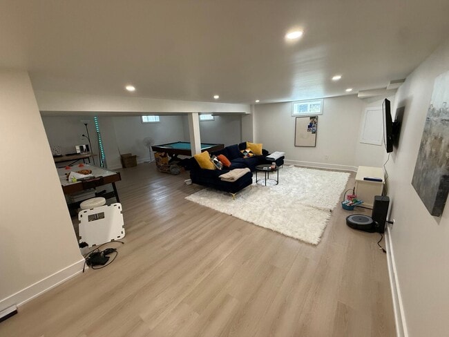 Building Photo - Large House in Cherry Hill East for Rent