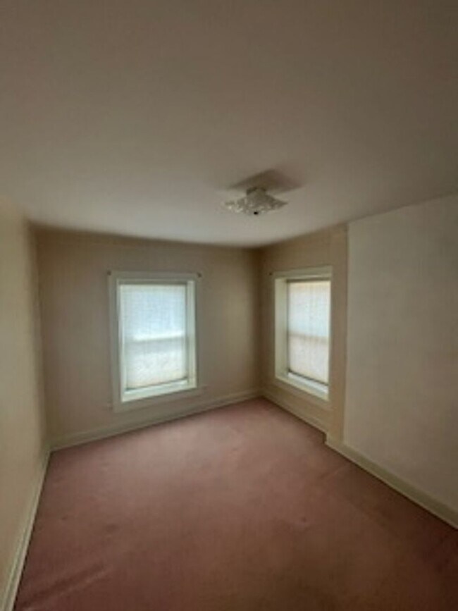 Building Photo - 538