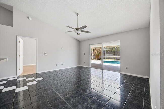 Building Photo - 364 Nevada Loop Rd