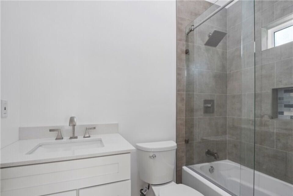 Building Photo - 17601 Rhoda St