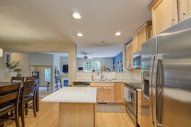 Building Photo - Spacious 4-Bedroom, 4 Bathroom Plymouth Townhouse with Cozy Fireplace - 2510 Sq Ft of Comfort!