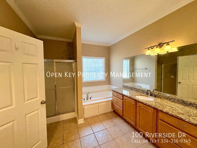 Building Photo - 100 Riverside Dr