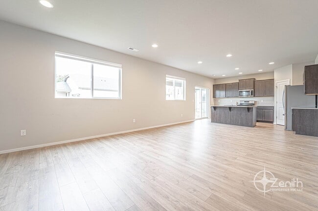 Building Photo - 2608 S White Salmon Dr