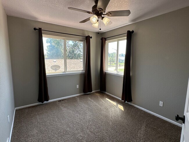 Building Photo - 3BD 3Bath Updated Home in Great Condition!