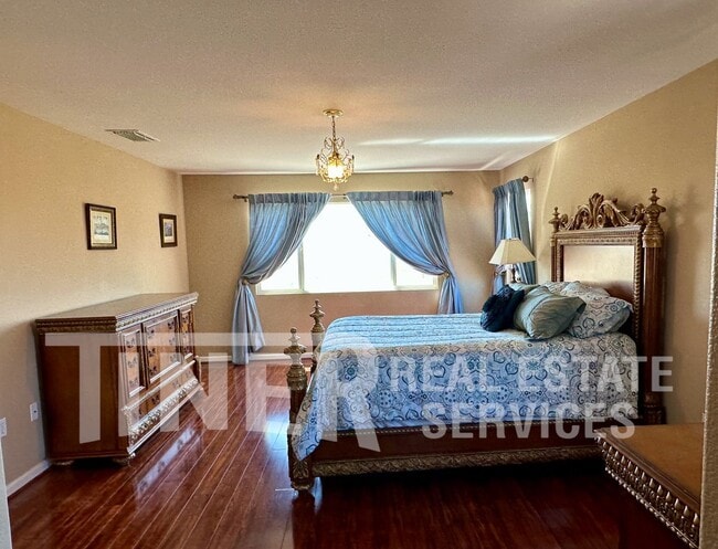 Building Photo - 3576 Hume St