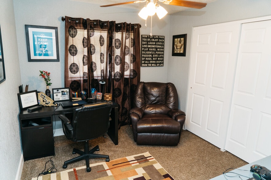 3rd bedroom - can also be used as an office - 3012 Rogan Rd