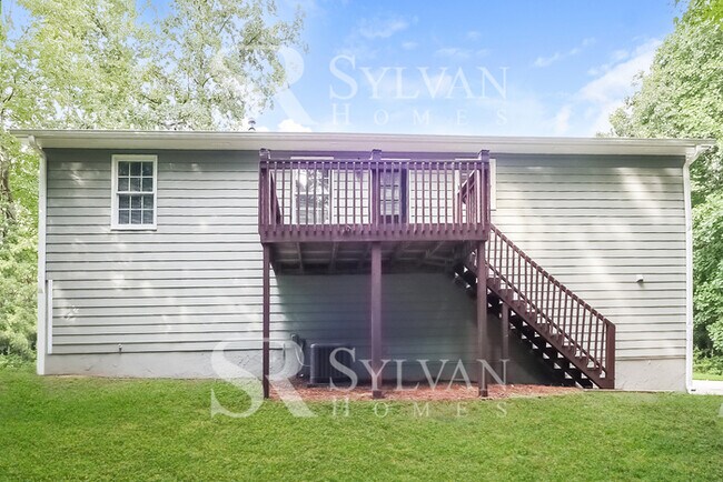 Building Photo - This charming 3BR 2BA home is ready to welcome you home