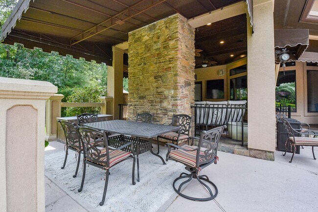 Building Photo - 10 Player Pond Pl