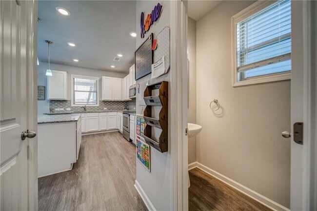 Building Photo - 7661 Silk Tree Pointe