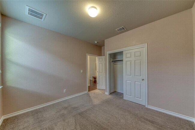 Building Photo - 173 Flexus Ln