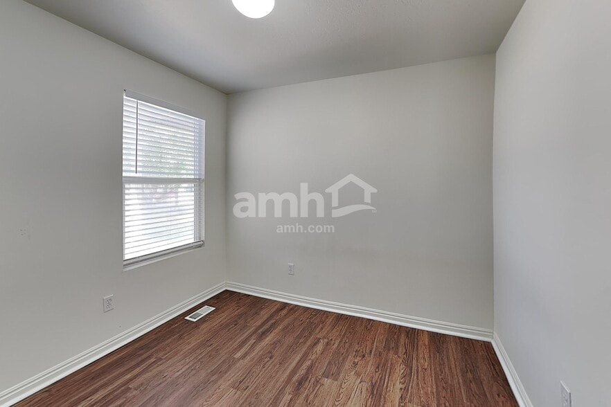 Building Photo - 4384 Maple Dr