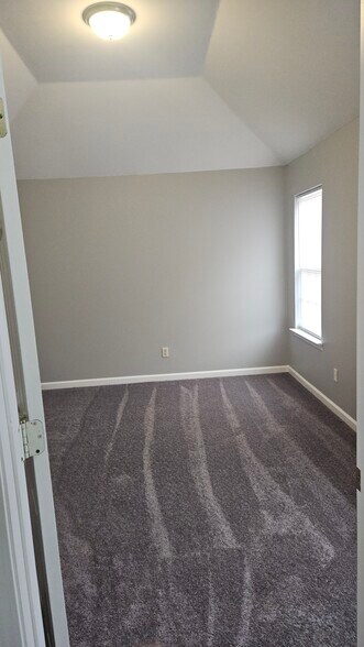 Building Photo - 8382 Regal Bend Dr