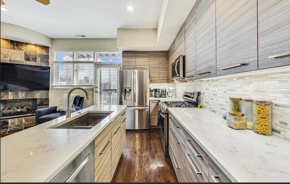 Building Photo - 1343 N Mohawk St