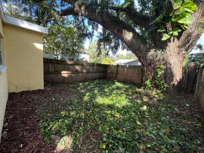 Building Photo - 2 Bedroom, 1 Bathroom Renovated Half Duplex with Private, Fenced Backyard