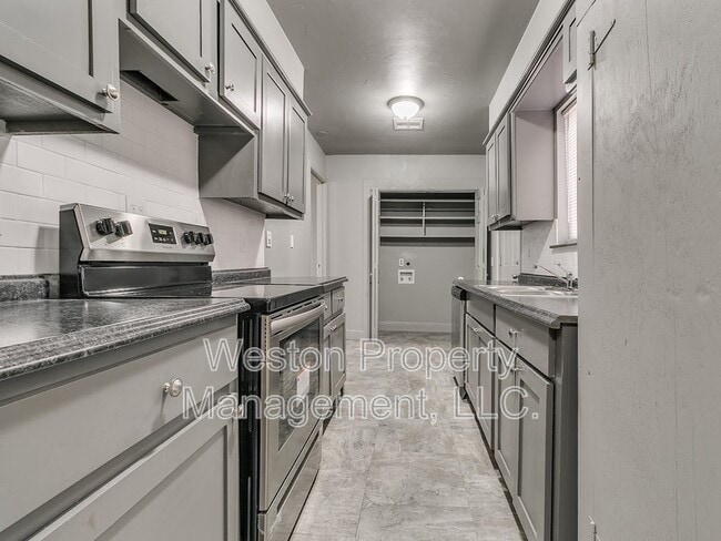 Building Photo - 2101 Westchester Dr