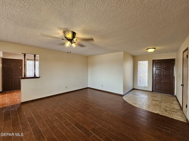 Building Photo - 10604 Pleasant Hills Dr